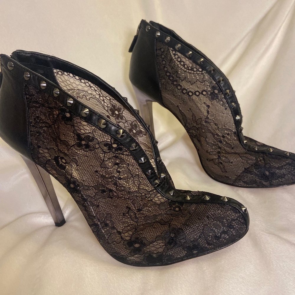 Bcbg Maxazria shoes size 9